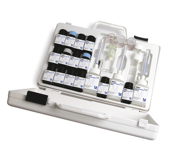 COMPACT LABORATORY FOR WATER TESTING